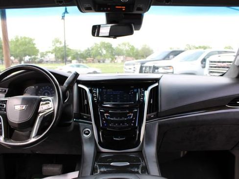 Used 2020 Cadillac Escalade ESV Platinum RWD image 24