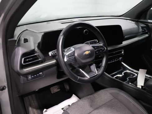 Used 2024 Chevrolet Traverse LT image 17