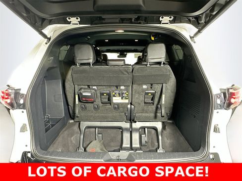 Certified 2025 Toyota Sienna Platinum image 34