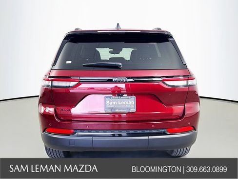 Used 2024 Jeep Grand Cherokee Altitude image 10