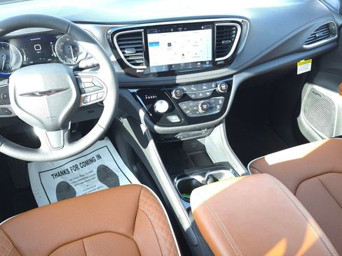 New 2026 Chrysler Pacifica Pinnacle AWD/4WD image 28