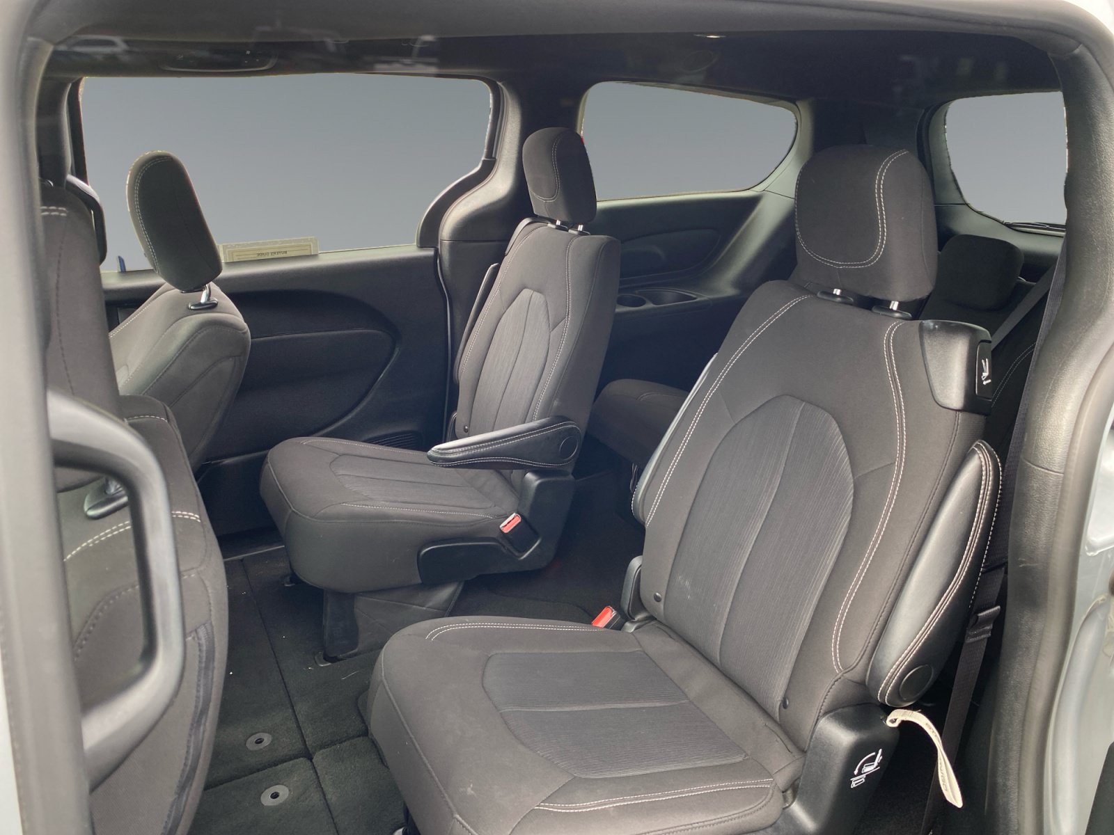 Used 2024 Chrysler Pacifica Touring FWD image 13