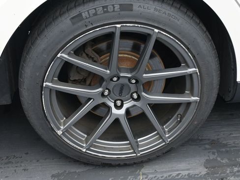 Used 2017 Ford Taurus SHO image 12