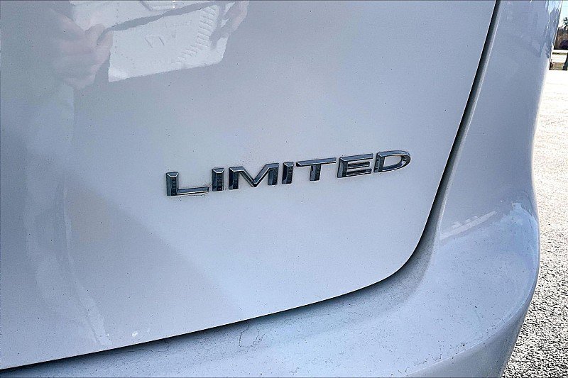 Used 2024 Chrysler Pacifica Limited FWD image 7