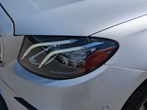 Used 2019 Mercedes-Benz E 300 4MATIC image 10