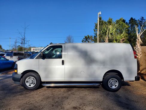 Used 2018 Chevrolet Express 2500 w/ Driver Convenience Package image 4