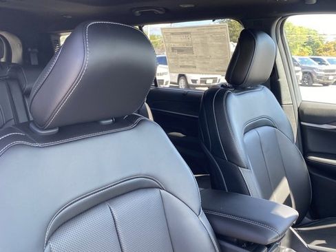 New 2025 Jeep Grand Cherokee L Limited w/ Luxury Tech Group II image 27