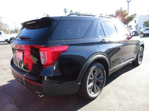 Certified 2022 Ford Explorer XLT w/ Equipment Group 202A image 3