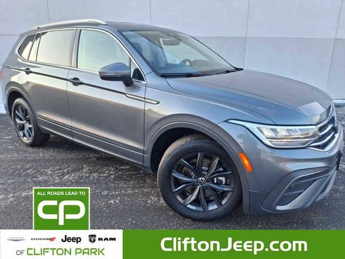Used 2024 Volkswagen Tiguan SE image 1