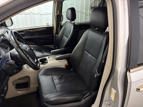Used 2012 Chrysler Town & Country Touring-L w/ Premium Group FWD image 37