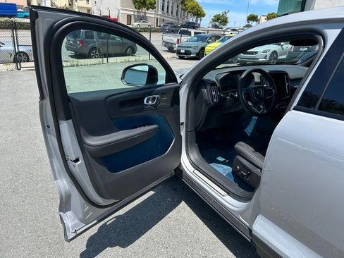 Used 2023 Volvo C40 P8 Recharge Ultimate AWD/4WD image 9