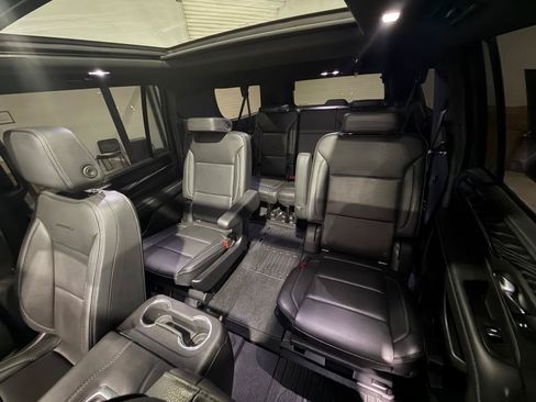 Used 2022 GMC Yukon XL Denali RWD image 17