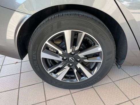 Used 2025 Nissan Versa SV image 28