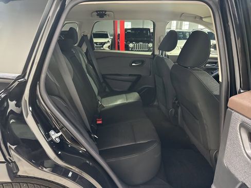 Used 2021 Nissan Rogue SV image 39