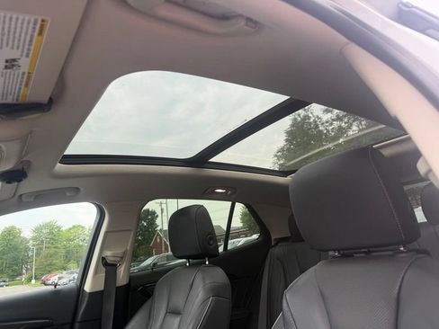 Used 2021 Buick Envision Essence w/ Technology Package I AWD/4WD image 3