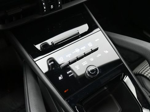 Certified 2025 Porsche Cayenne Coupe AWD/4WD image 23