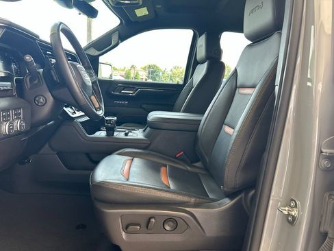 Used 2024 GMC Sierra 1500 AT4 w/ Technology Package AWD/4WD image 8