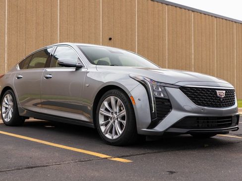 Used 2025 Cadillac CT5 Premium Luxury RWD image 2