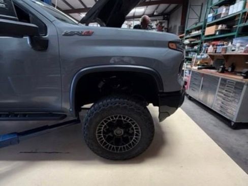 Used 2024 Chevrolet Silverado 2500 ZR2 w/ Technology Package AWD/4WD image 4