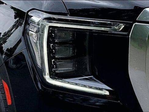 Used 2024 GMC Yukon XL Denali AWD/4WD image 31