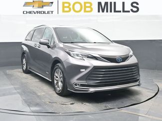 Used 2021 Toyota Sienna XLE video 1
