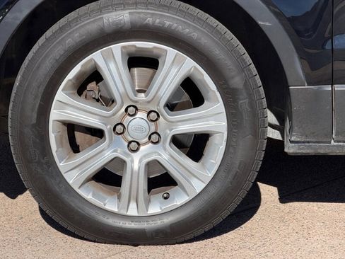 Used 2017 Land Rover Range Rover Evoque SE image 36