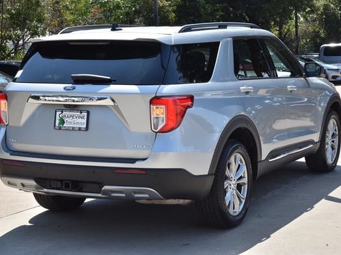 Used 2023 Ford Explorer XLT w/ Equipment Group 202A AWD/4WD image 8