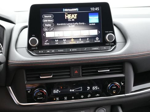 Used 2025 Nissan Rogue SV AWD/4WD image 22