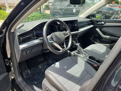 Used 2026 Volkswagen Jetta SE FWD image 10