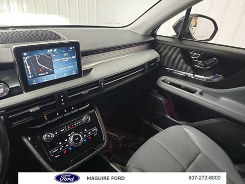Used 2021 Lincoln Corsair AWD w/ Premium Package image 29