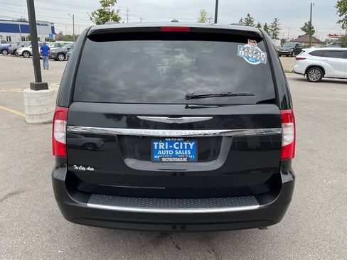 Used 2015 Chrysler Town & Country Touring w/ Driver Convenience Group FWD image 6