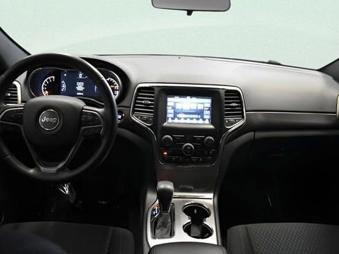 Used 2018 Jeep Grand Cherokee Laredo image 5