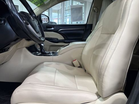 Used 2015 Toyota Highlander Limited Platinum AWD/4WD image 11
