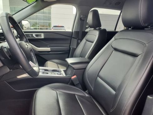 Used 2021 Ford Explorer XLT w/ Equipment Group 202A AWD/4WD image 8