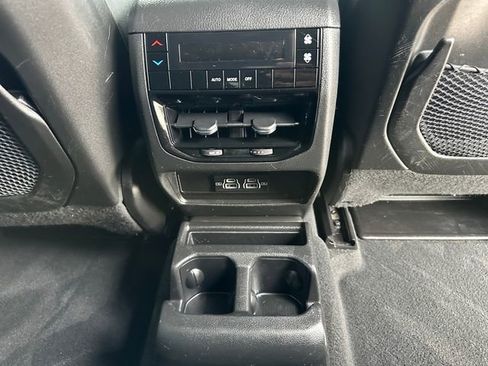 Used 2024 Jeep Grand Cherokee L Laredo image 16