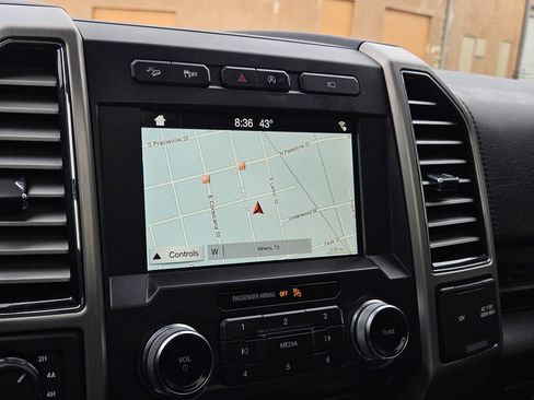 Used 2017 Ford F150 Platinum w/ Equipment Group 701A Luxury image 20