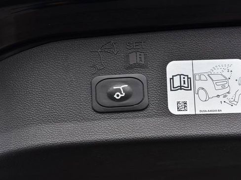 Used 2017 Ford Escape Titanium FWD image 25