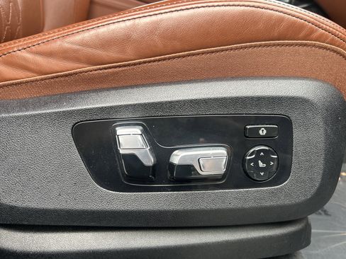 Used 2023 BMW X7 M60i w/ Executive Package image 30