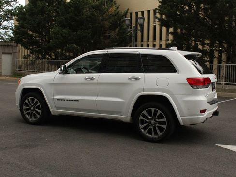 Used 2017 Jeep Grand Cherokee Overland w/ Jeep Active Safety Group AWD/4WD image 9