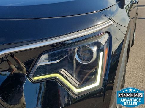 Used 2023 Kia Niro LX image 11