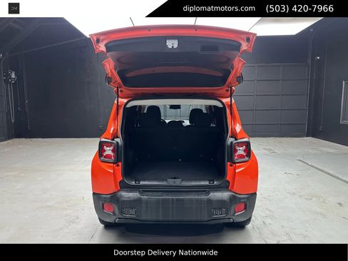 Used 2018 Jeep Renegade Latitude w/ Popular Equipment Group image 39