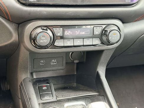 Used 2023 Nissan Kicks SR w/ SR Premium Package image 21