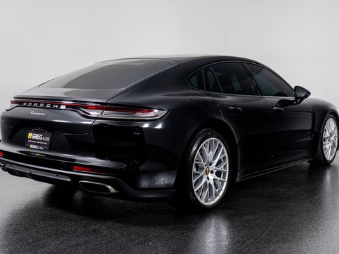 Used 2022 Porsche Panamera 4 Platinum Edition image 9
