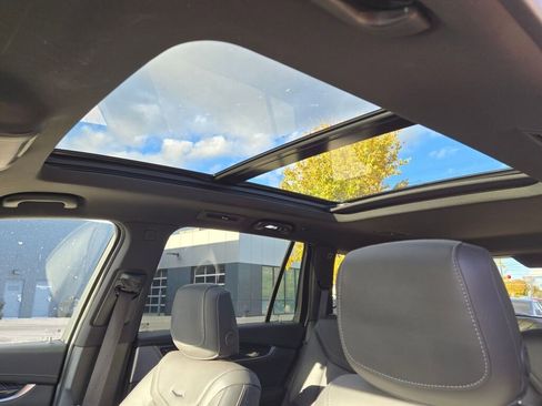 Used 2025 Cadillac XT6 Premium Luxury image 25