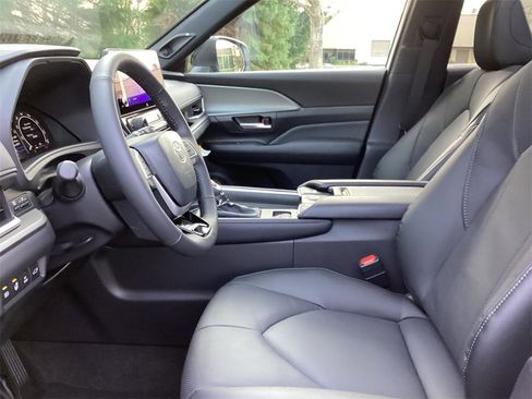 Used 2026 Toyota Grand Highlander AWD Hybrid image 3