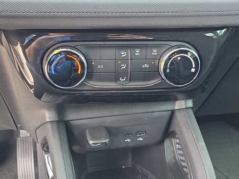Used 2025 Chevrolet TrailBlazer LT w/ Driver Confidence Package FWD image 21