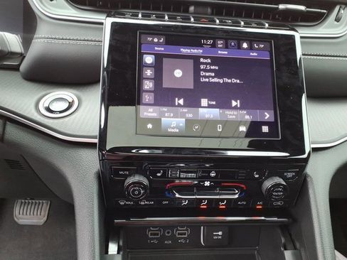 New 2025 Jeep Grand Cherokee Altitude image 16