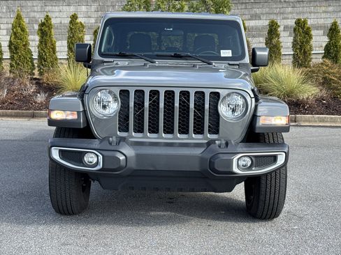 Used 2021 Jeep Gladiator Sport image 3