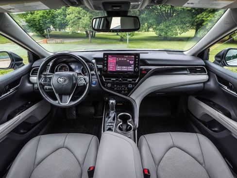 Used 2024 Toyota Camry XLE FWD image 2