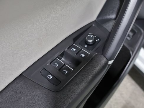 Used 2020 Volkswagen Tiguan SEL AWD/4WD image 13
